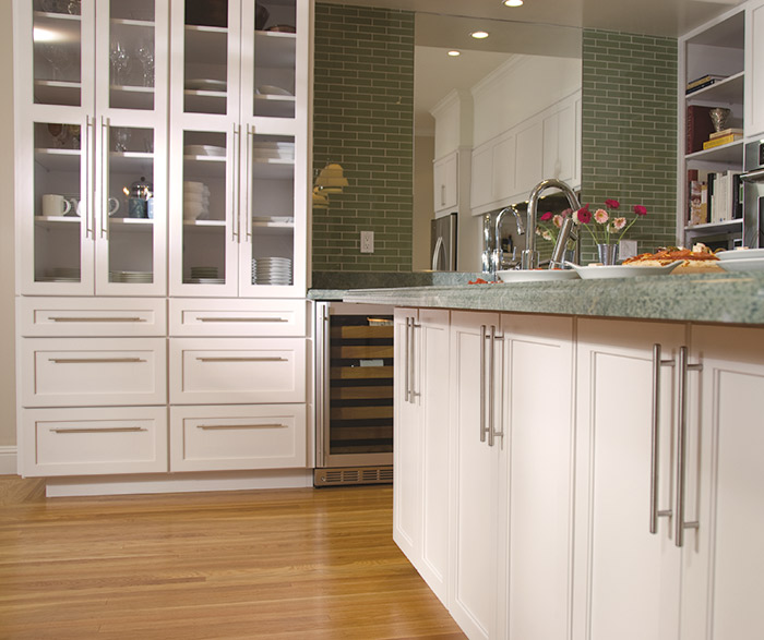 Off White Shaker Cabinets in a Contemporary Kitchen