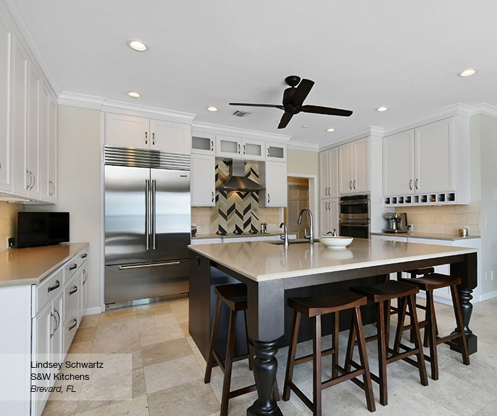Pearl White Shaker Cabinets in a Casual Kitchen