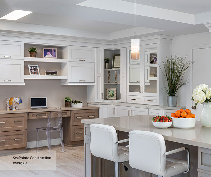 Off-White Shaker Casual Kitchen Cabinets
