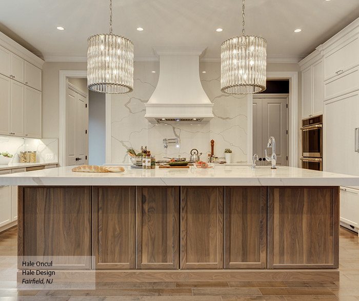 Casual White Maple and Walnut Kitchen Cabinets