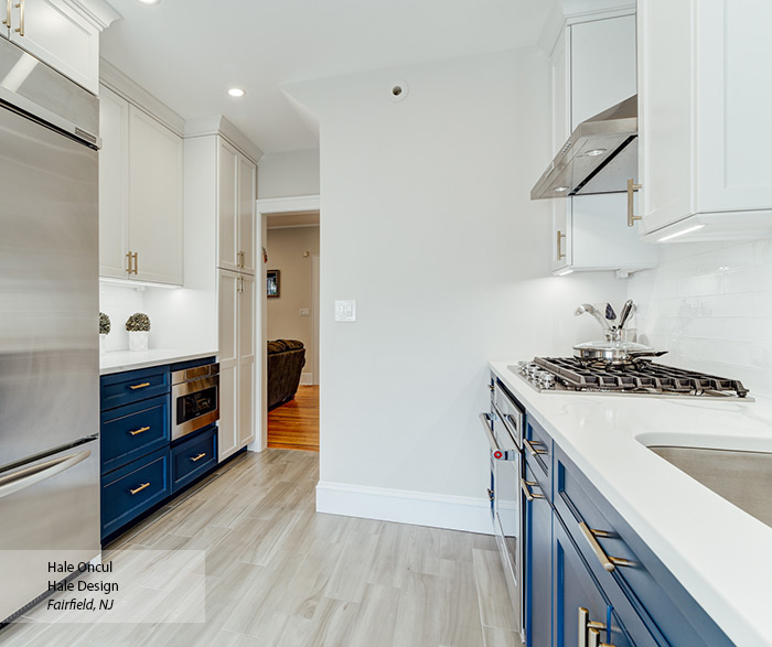 blue_white_transitional_maple_kitchen_cabinets_3